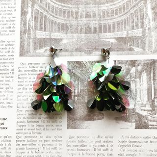 レシピno 1604 スパンコールのシャンデリアピアス グリーン ピアス 貴和製作所 手作りアクセサリーパーツ ビーズの通販