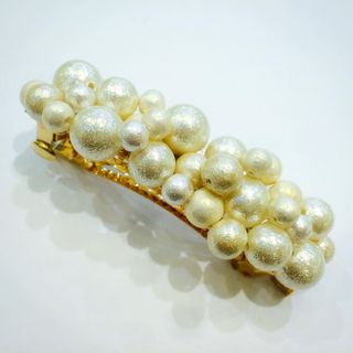 レシピno 1173 シャイニーパールとラッキーモチーフチャームのバブルバレッタ ホワイト ヘアアクセサリー 貴和製作所 手作り アクセサリーパーツ ビーズの通販