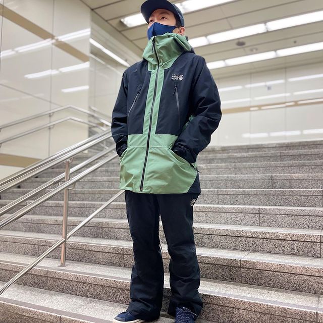 マウンテンハードウェア GORE-TEX ウィンドブレーカー 美品 - 登山用品