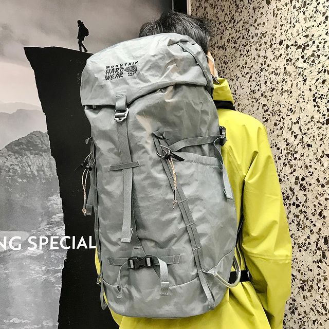 アウトレット 美品 マウンテンハードウェア スクランブラー25 - 登山用品