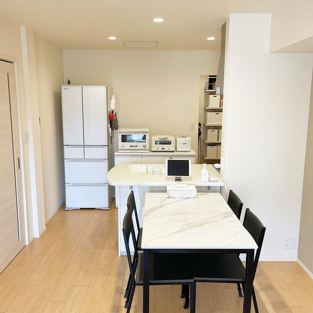 ダイニングテーブル 高級 えがたい 中古品 高品質 大理石製 応接用 