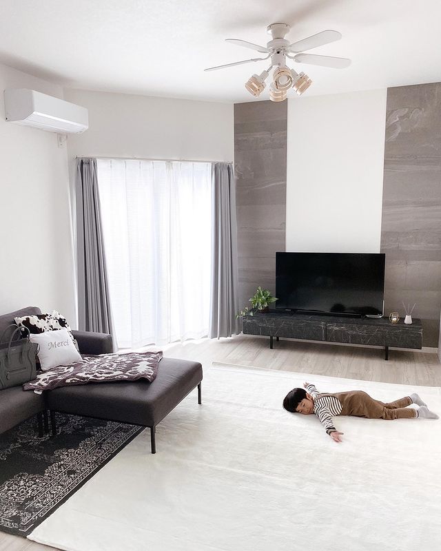 LEDシーリングファンライト（4灯：ブラック+ブラウン/ホワイト+ナチュラル）5枚羽 木製×スチールのシンプルなデザイン | 【公式】LOWYA(ロウヤ)  家具・インテリアのオンライン通販