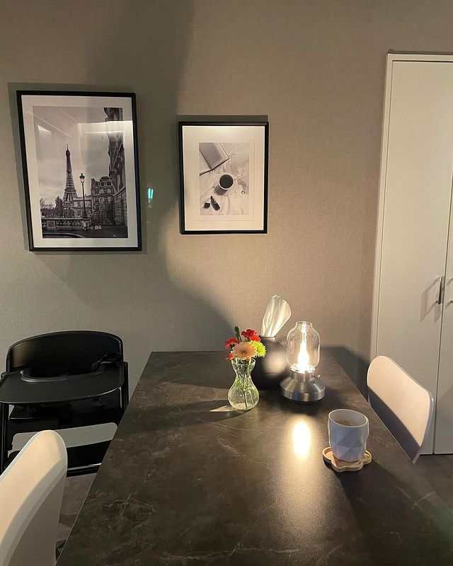 シック＆モダン 大理石調×スチール脚 ローテーブル