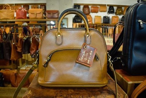 ショルダーでも使える2wayタイプのレディースハンドバッグ「革鞄のHERZ ...