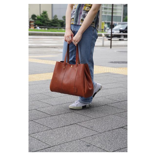 柔らかい革で大容量のレディーストートバッグ「革鞄のHERZ(ヘルツ)公式 
