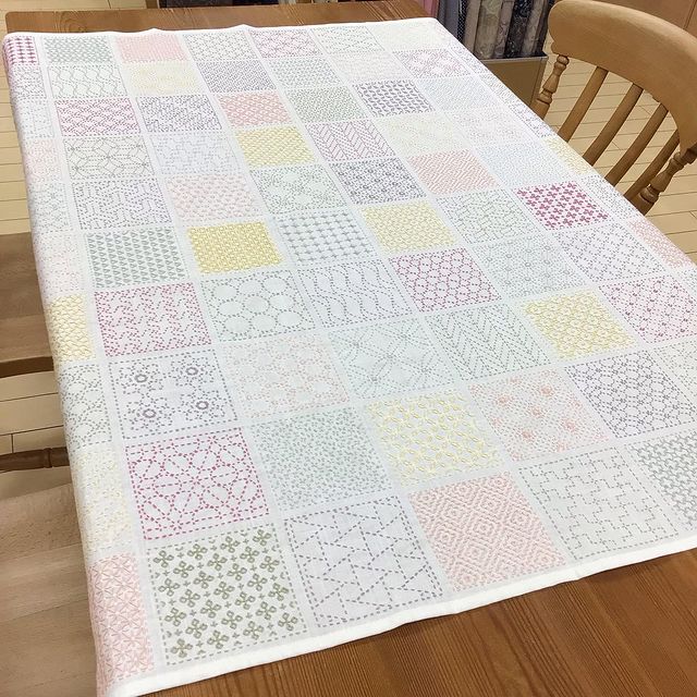 刺し子のテーブルセンター＜絹糸でつくる四角模様＞ | ホビーラ 