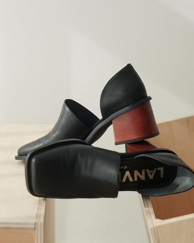 【LANVIN en Bleu】Mサイズ・スクエアトゥサイドオープンパンプス スクエアトゥサイドオープンパンプス|LANVIN en Bleu | LANVIN