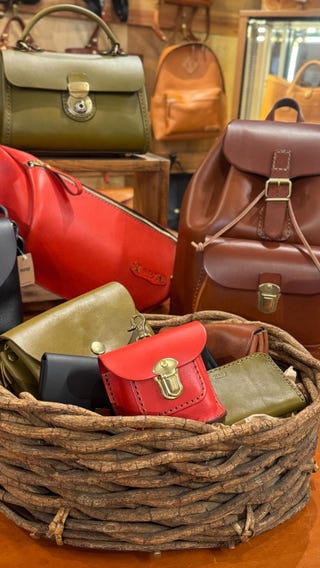 HERZ(ヘルツ) レザーバッグ【れいれい出品】 HERZ製品の取扱店